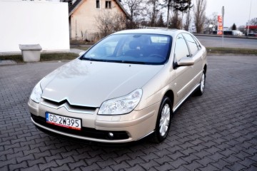 Bi-xenonowe reflektory, Czujniki parkowania, Klimatyzacja