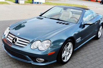 Kultowy roadster z potężnym silnikiem V8