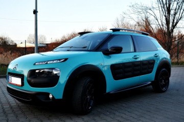 Klimatyzacja, Czujniki parkowania, Podgrzewane fotele