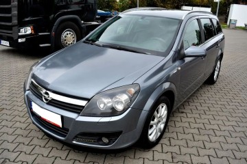 Klimatyzacja, Aluminiowe felgi, Kontrola trakcji, Isofix